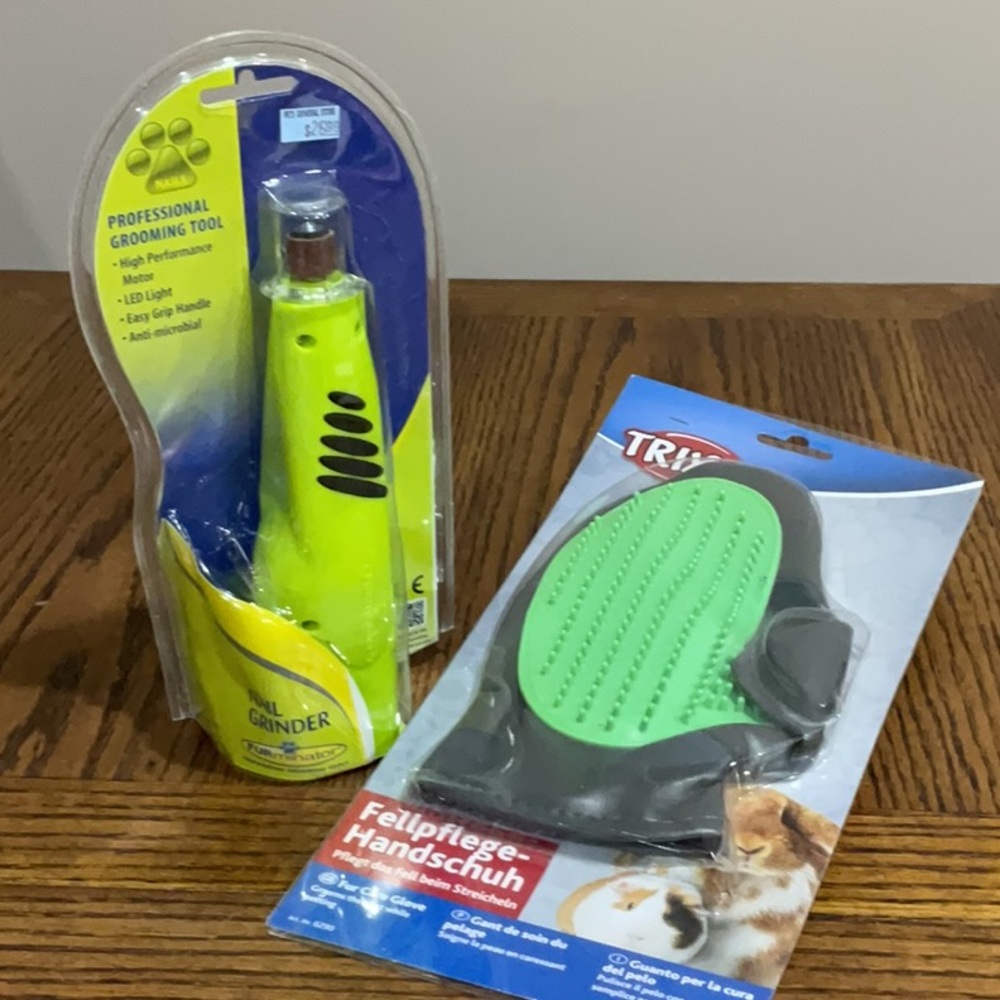 FURminator Neon Green Grooming Tool for nails + Trixie Fur Care Glove